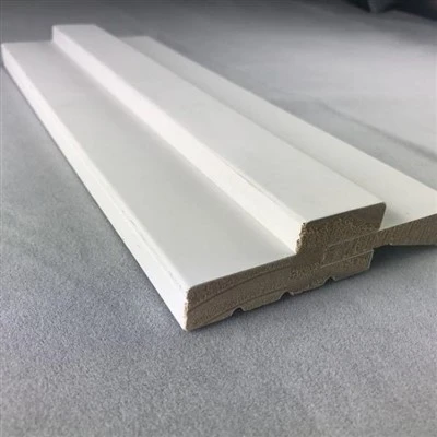 Khung cửa gỗ phủ Gesso màu trắng có giá trị lớn cho cửa ra vào